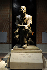 Neyland statue